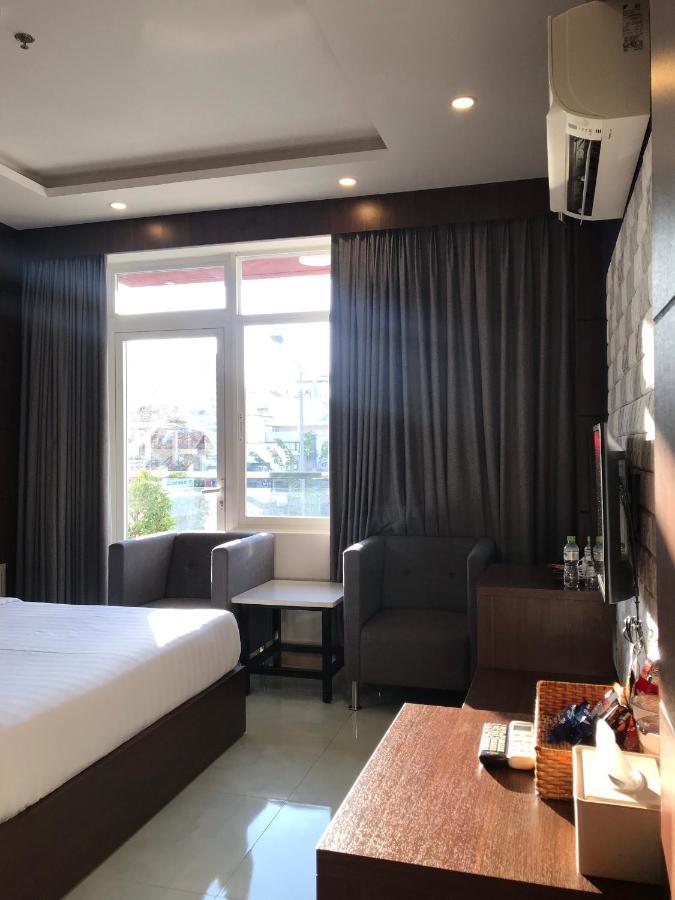 Quoc Thanh Hotel Long Khanh Екстер'єр фото