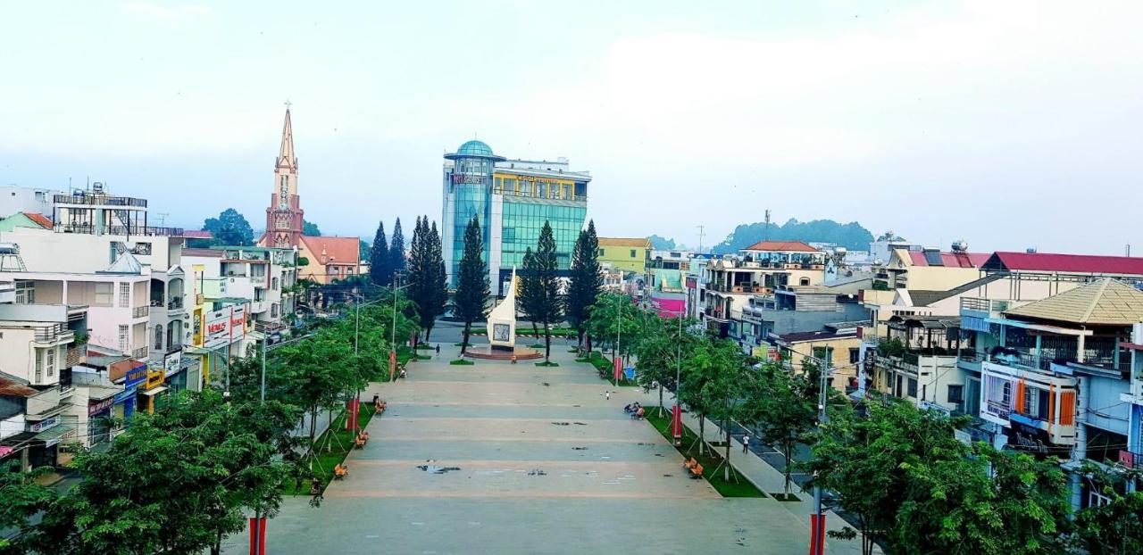 Quoc Thanh Hotel Long Khanh Екстер'єр фото