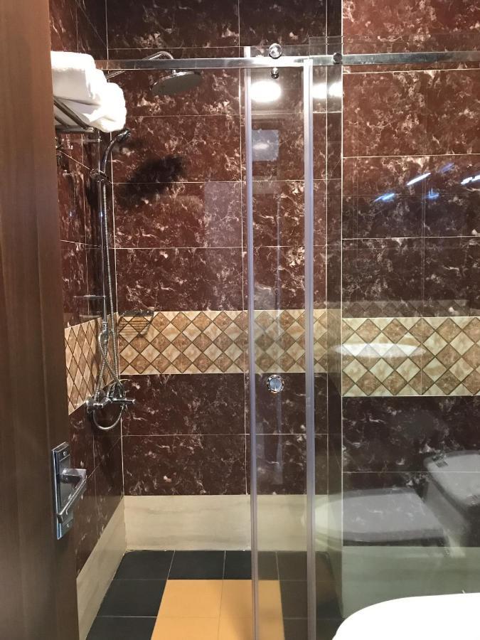 Quoc Thanh Hotel Long Khanh Екстер'єр фото