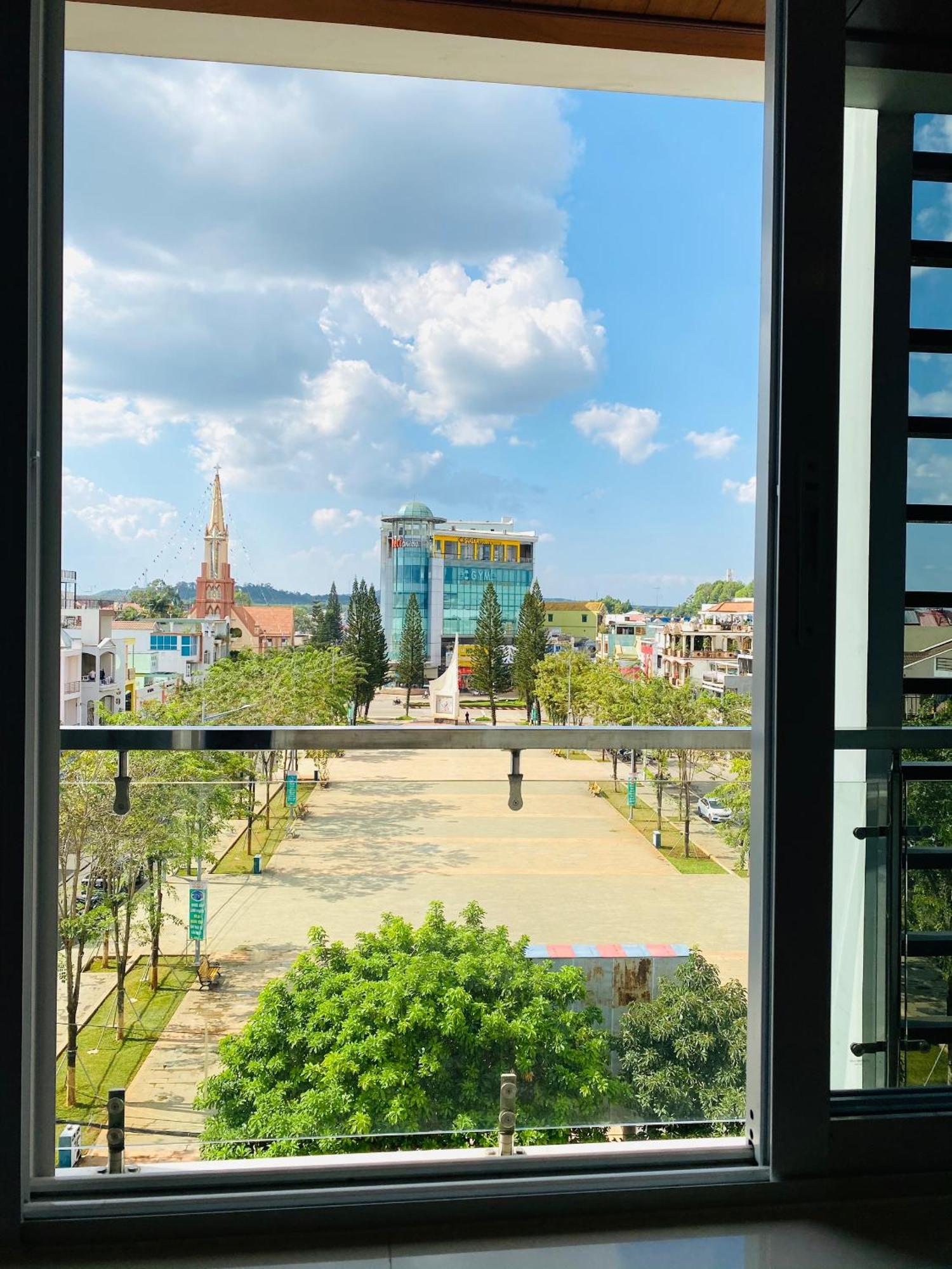 Quoc Thanh Hotel Long Khanh Екстер'єр фото