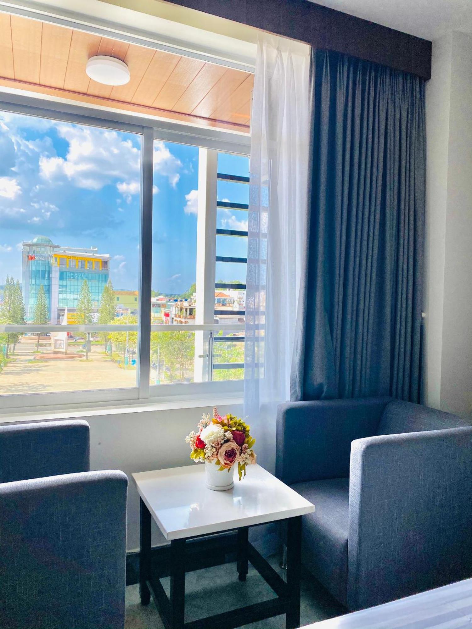 Quoc Thanh Hotel Long Khanh Екстер'єр фото